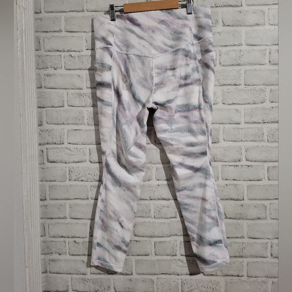 EUC Athleta Salutation Stash Pocket II 7/8 Tight White Marble size L - Picture 3 of 10